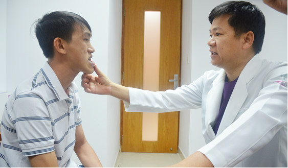 Bức tâm thư đẫm nước mắt và điều kỳ diệu cho ‘thạc sĩ xe ôm’ ảnh 1