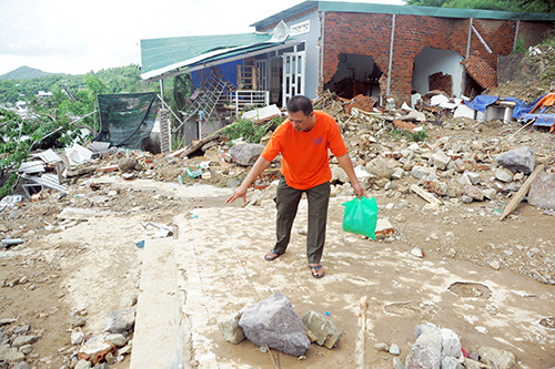 Hồ nước vỡ trong vụ sạt lở ở Nha Trang thi công trái phép ảnh 1