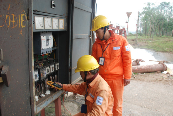 Đảm bảo cung ứng điện phục vụ bơm tưới nước vụ Đông Xuân ảnh 1