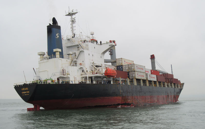 Tàu Akari khi mắc cạn. Tàu Akari khi mắc cạn