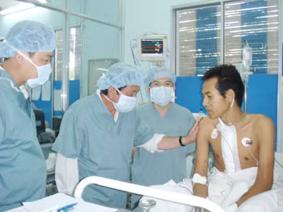 Có bác sĩ phải bồi thường, xin lỗi nhưng không ít bác sĩ bỏ ngỏ trách nhiệm khi mổ nhầm bệnh nhân Ảnh: L.N