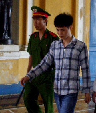 Bị cáo Lê Minh Toàn sau khi phiên phúc thẩm kết thúc