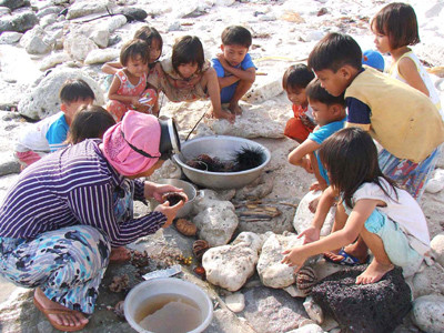 Niềm vui những đứa trẻ đảo Bé đón Xuân