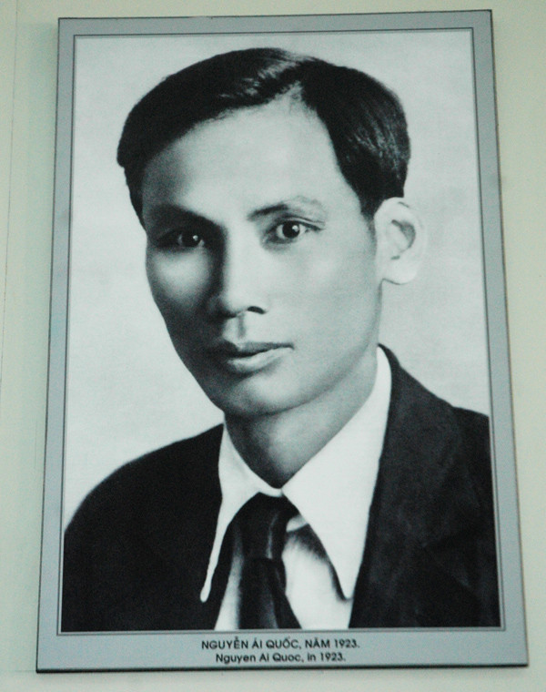 Cán bộ TPHCM dâng hương Chủ tịch Hồ Chí Minh dịp Tết Kỷ Hợi ảnh 6