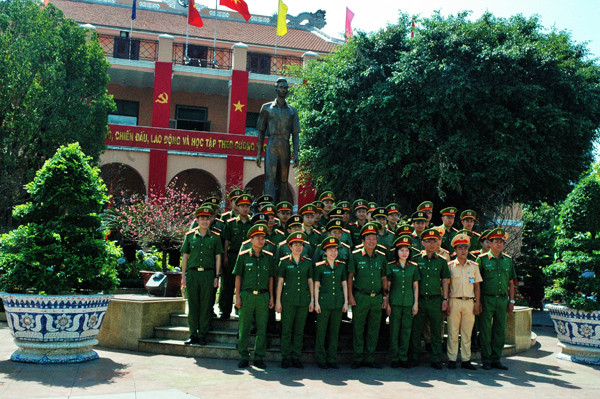 Cán bộ TPHCM dâng hương Chủ tịch Hồ Chí Minh dịp Tết Kỷ Hợi ảnh 8