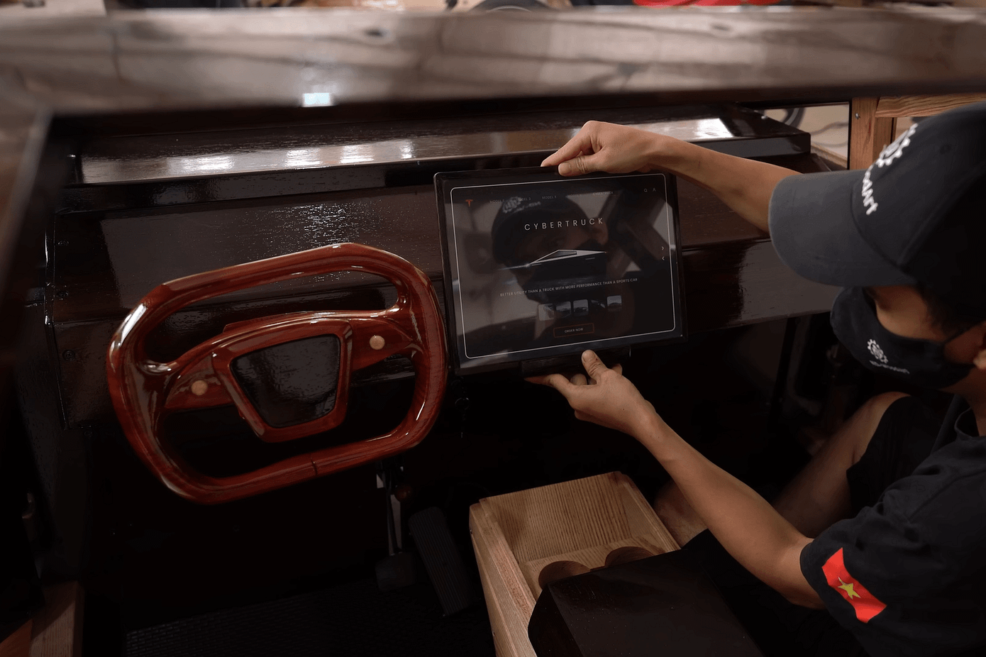 Những người thợ mộc không bỏ qua tiện nghi nội thất có trên phiên bản gốc.