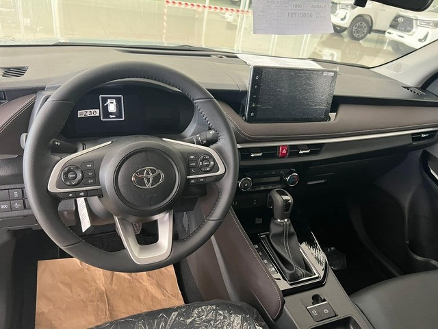 Khoang nội thất của mẫu Toyota phiên bản tay lái thuận.