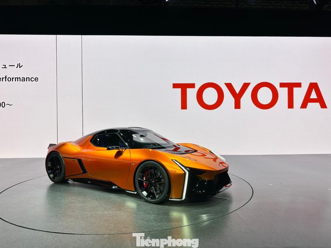 Mẫu xe thể thao mang hơi hướng siêu xe có tên FT-Se. Sản phẩm này sử dụng động cơ hoàn toàn bằng điện giúp tăng khả năng tăng tốc. Đặc biệt, FT-Se được sáng tạo dựa trên sự kết hợp của bộ phận đua xe Toyota Gazoo Racing, giúp nó trở nên mạnh mẽ và có khả năng xử lý trên đường đua nhạy bén. Mẫu xe thể thao mang hơi hướng siêu xe có tên FT-Se. Sản phẩm này sử dụng động cơ hoàn toàn bằng điện giúp tăng khả năng tăng tốc. Đặc biệt, FT-Se được sáng tạo dựa trên sự kết hợp của bộ phận đua xe Toyota Gazoo Racing, giúp nó trở nên mạnh mẽ và có khả năng xử lý trên đường đua nhạy bén.