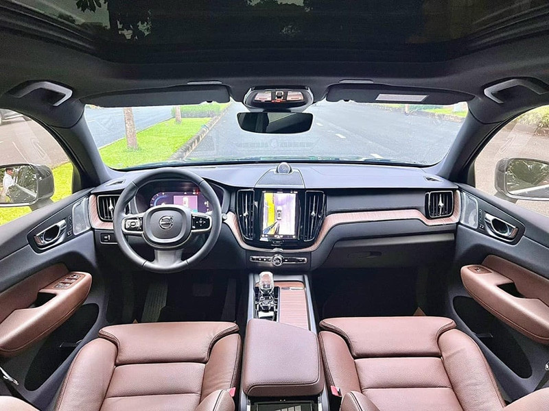 Volvo XC60 có cần số bằng pha lê. Volvo XC60 có cần số bằng pha lê.