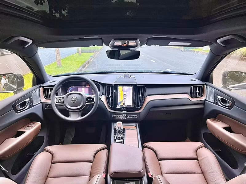 Volvo XC60 có cần số bằng pha lê.
