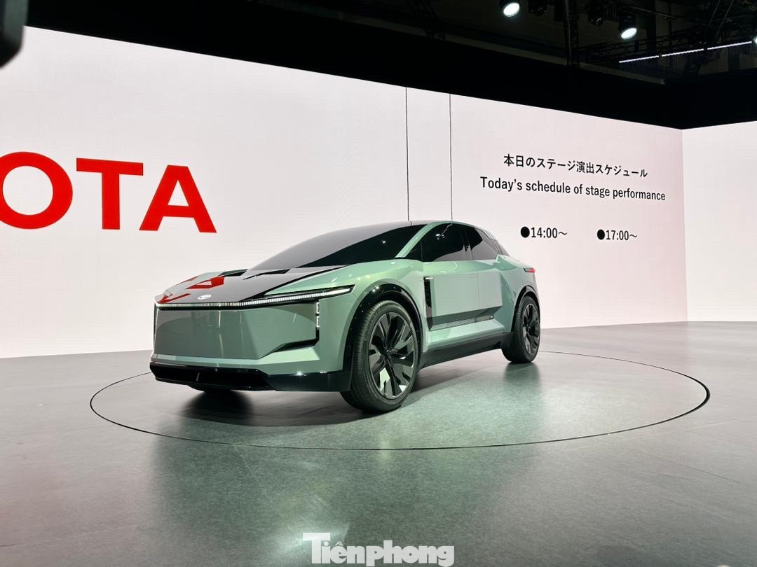 Dàn xe ý tưởng được nhà sản xuất Nhật Bản giới thiệu ngay tại gian trưng bày. Dàn xe ý tưởng được nhà sản xuất Nhật Bản giới thiệu ngay tại gian trưng bày.