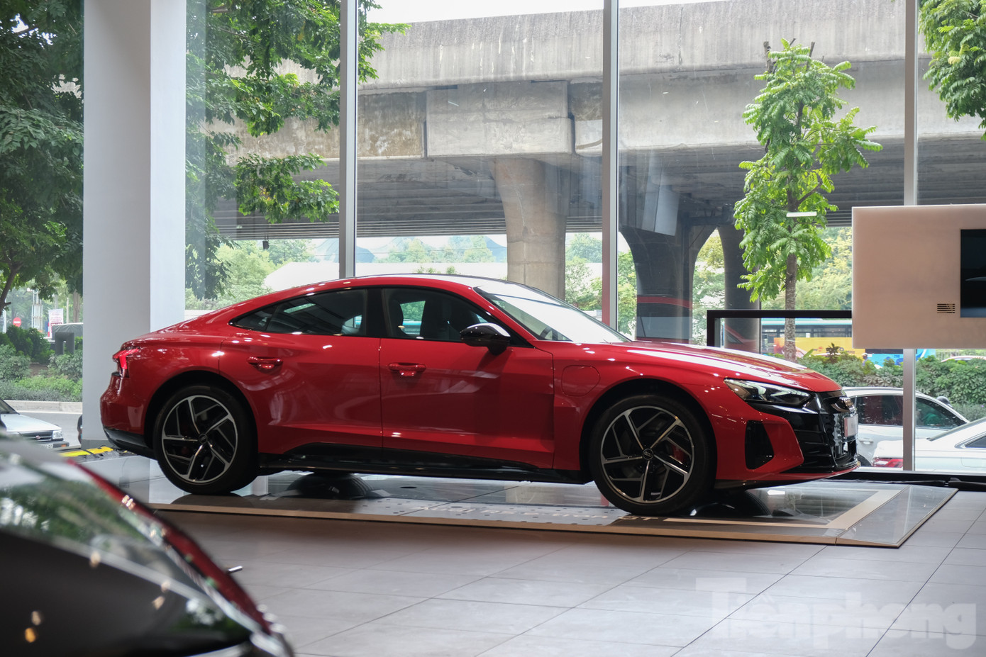 Xe thể thao Audi RS e-tron GT. Xe thể thao Audi RS e-tron GT.