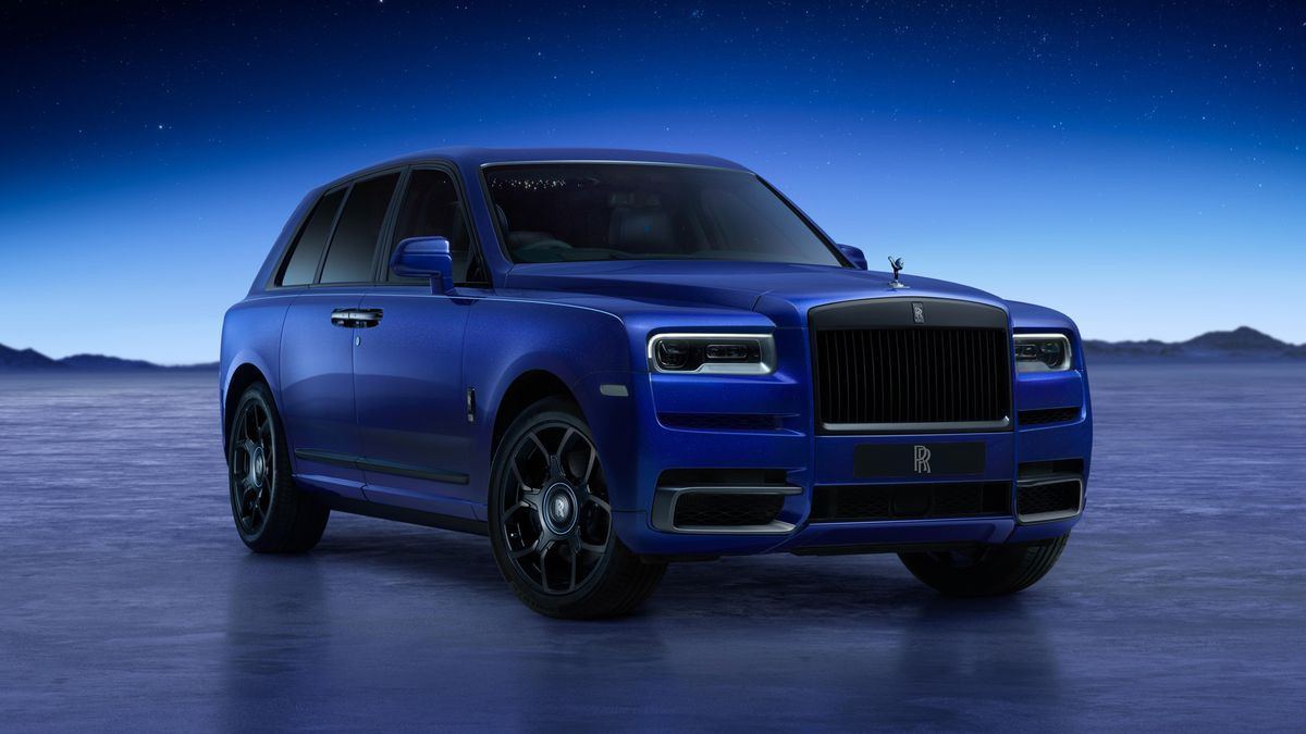 Rolls-Royce Cullinan có giá khởi điểm 355.000 USD. Rolls-Royce Cullinan có giá khởi điểm 355.000 USD.