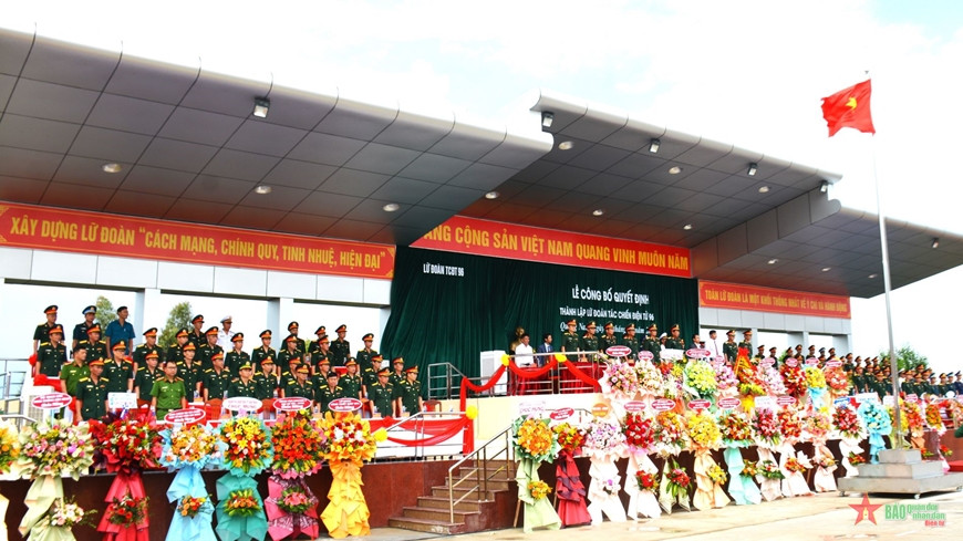 Các đại biểu dự Lễ công bố Quyết định thành lập Lữ đoàn Tác chiến điện tử 96. Các đại biểu dự Lễ công bố Quyết định thành lập Lữ đoàn Tác chiến điện tử 96.
