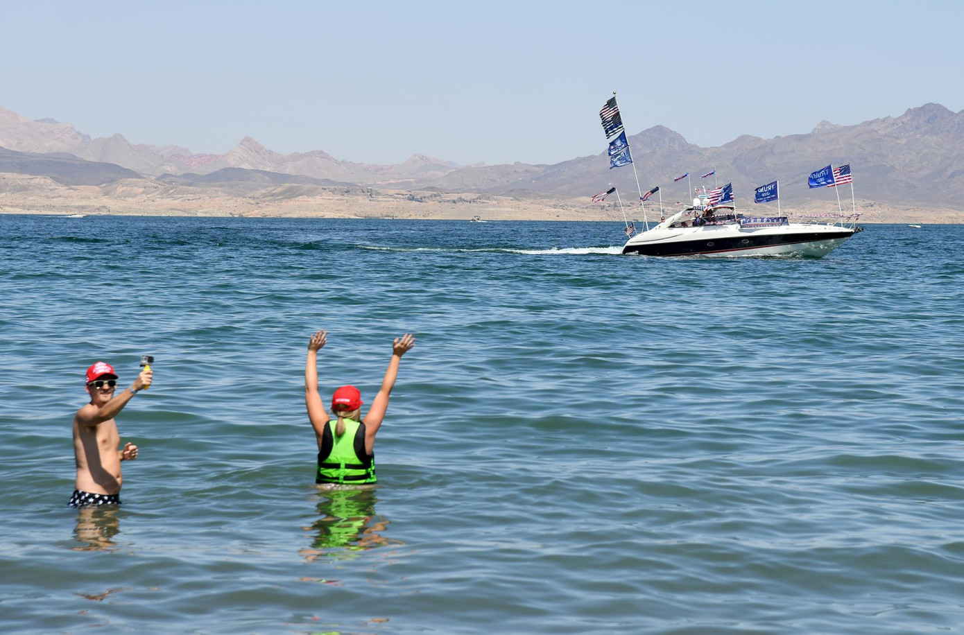 Vườn quốc gia Mead Lake cảnh báo khuyến cáo du khách tránh đến gần suối nước nóng.