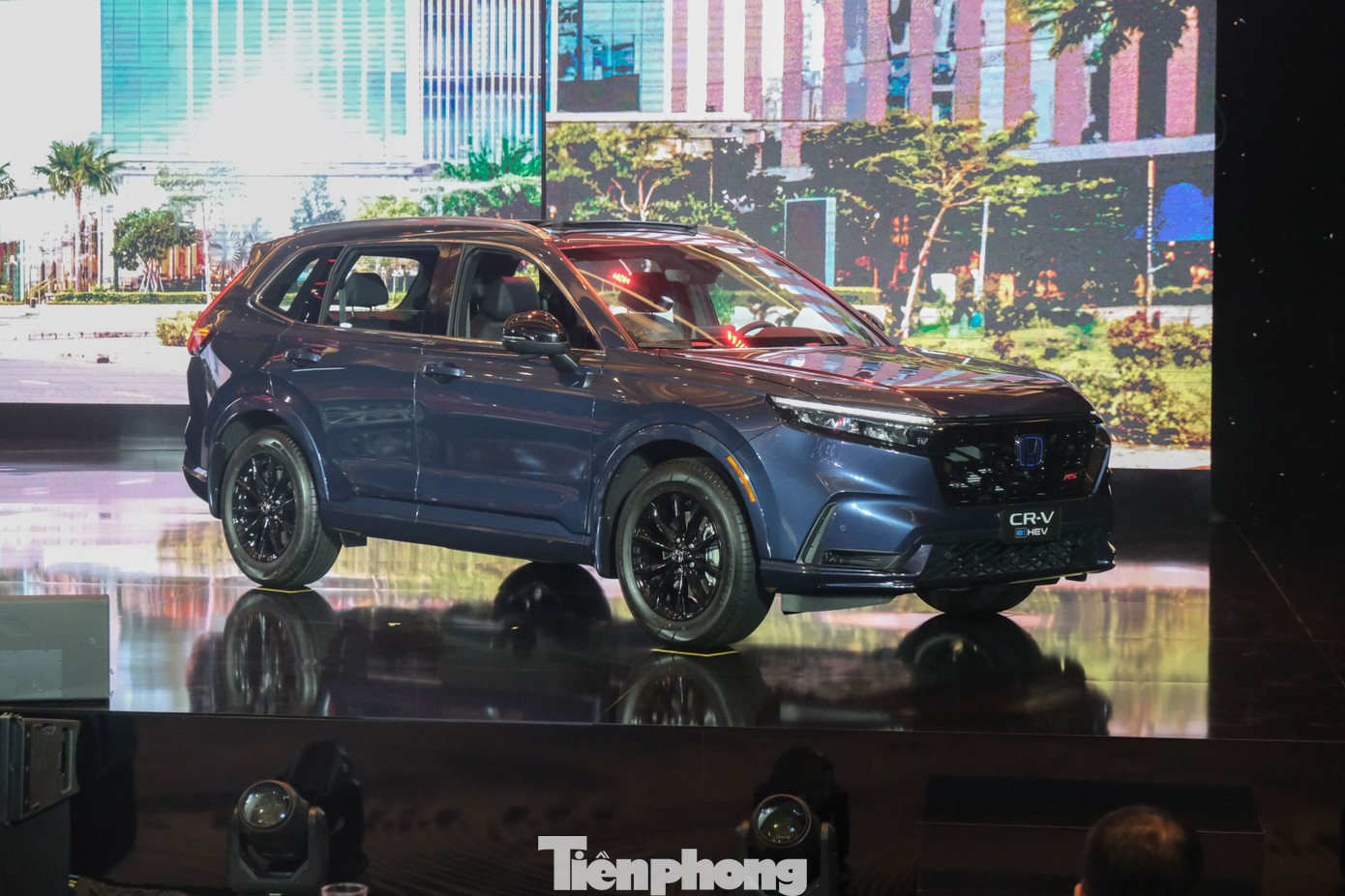 CR-V phiên bản lai điện được tập trung vào yếu tố thể thao. CR-V phiên bản lai điện được tập trung vào yếu tố thể thao.