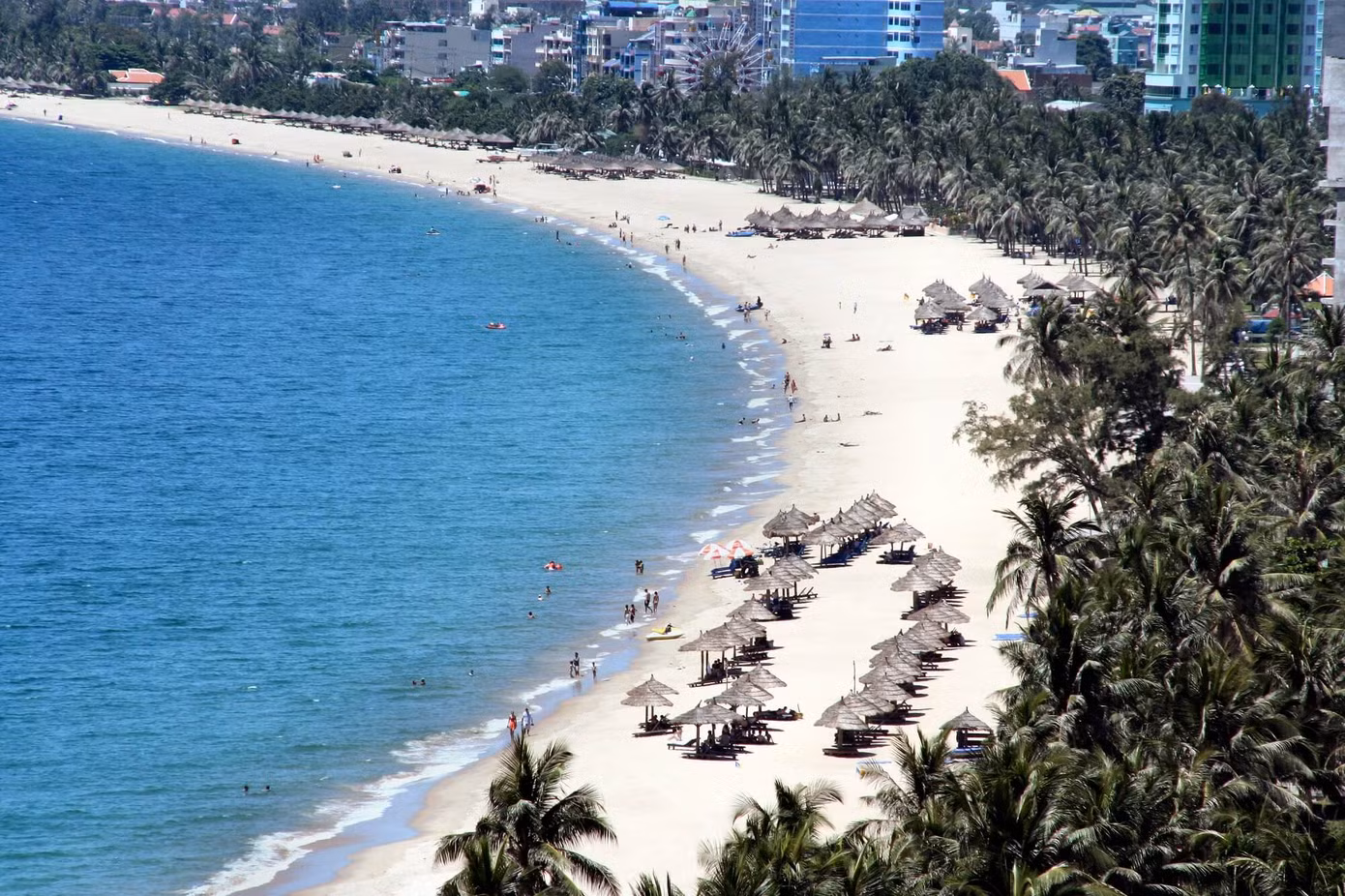 Đà Nẵng có bãi biển dài thu hút khách Ấn Độ.