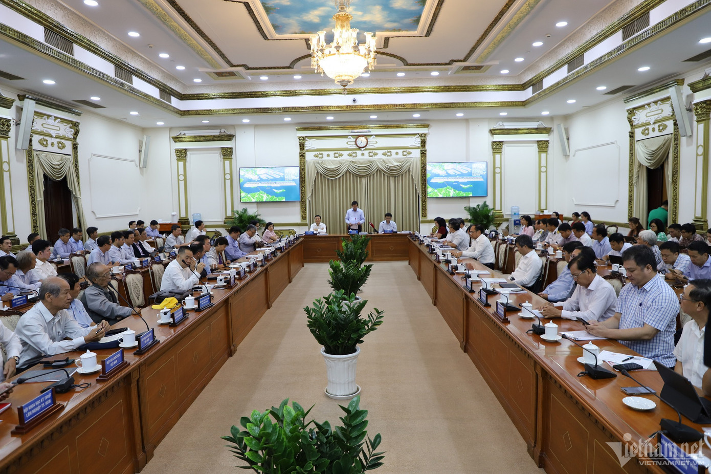 Toàn cảnh hội nghị lấy ý kiến về “Đề án nghiên cứu xây dựng cảng trung chuyển quốc tế Cần Giờ. Toàn cảnh hội nghị lấy ý kiến về “Đề án nghiên cứu xây dựng cảng trung chuyển quốc tế Cần Giờ.