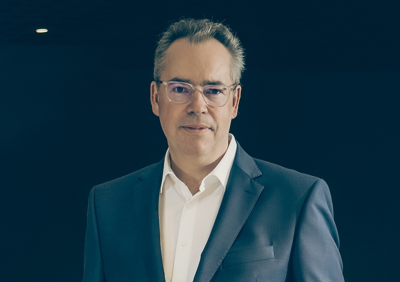 Chân dung vị tân CEO của Rolls-Royce. Chân dung vị tân CEO của Rolls-Royce.