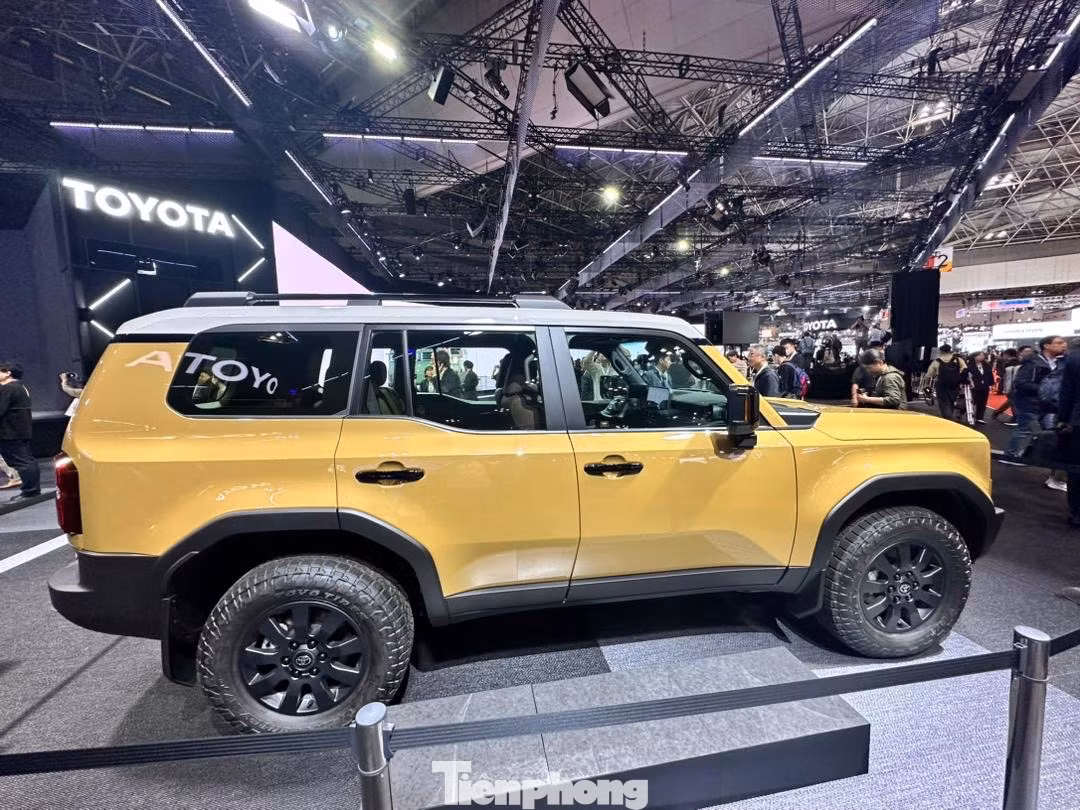 Với thiết kế độc đáo dựa trên những truyền thống của thương hiệu, Toyota Land Cruiser đang rất thu hút sự quan tâm của cộng đồng đam mê tại triển lãm Japan Mobility Show 2023 mới diễn ra tại Nhật Bản.
