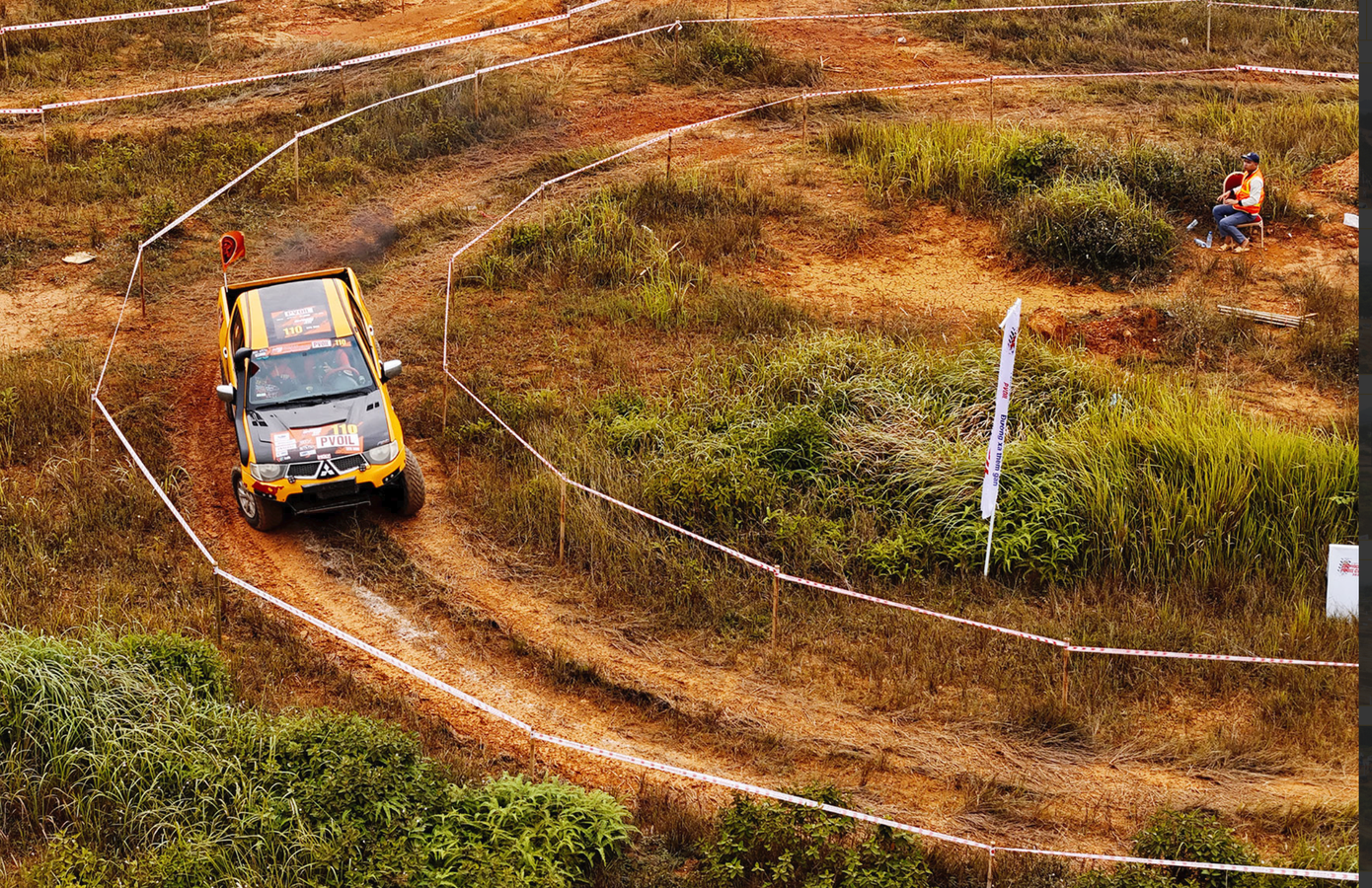 Việc tạo ra cuộc đua đối kháng khiến vận động viên luôn phải tập trung cao độ, vừa phải quan sát địa hình, vừa quan sát vị trí đối thủ.