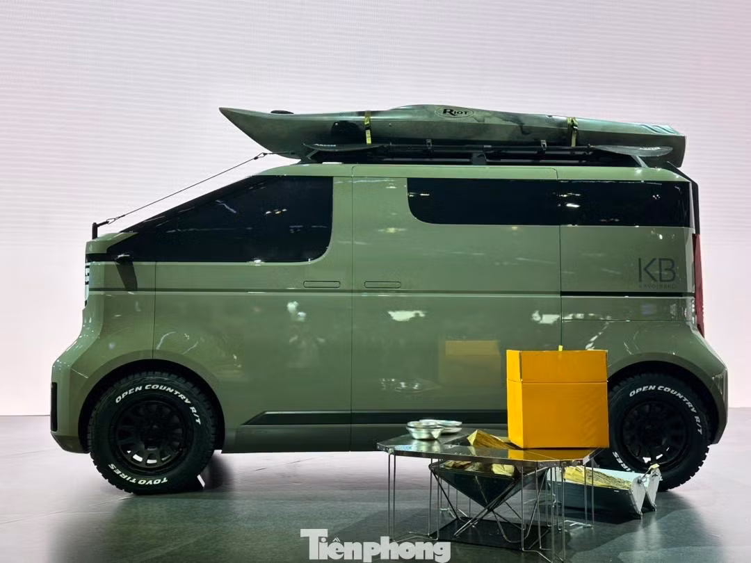 Như đã đưa tin từ trước, trong triển lãm lần này, Toyota trình làng một giải pháp di chuyển hiệu quả với sản phẩm Kayoibako, mẫu xe ý tưởng tượng trưng cho sự tự do tận hưởng cuộc sống.