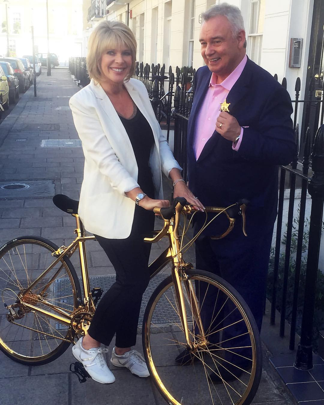 Chỉ những nhân vật tầm cỡ mới có thể trải nghiệm chiếc xe đạp đặc biệt. Chỉ những nhân vật tầm cỡ mới có thể trải nghiệm chiếc xe đạp đặc biệt.