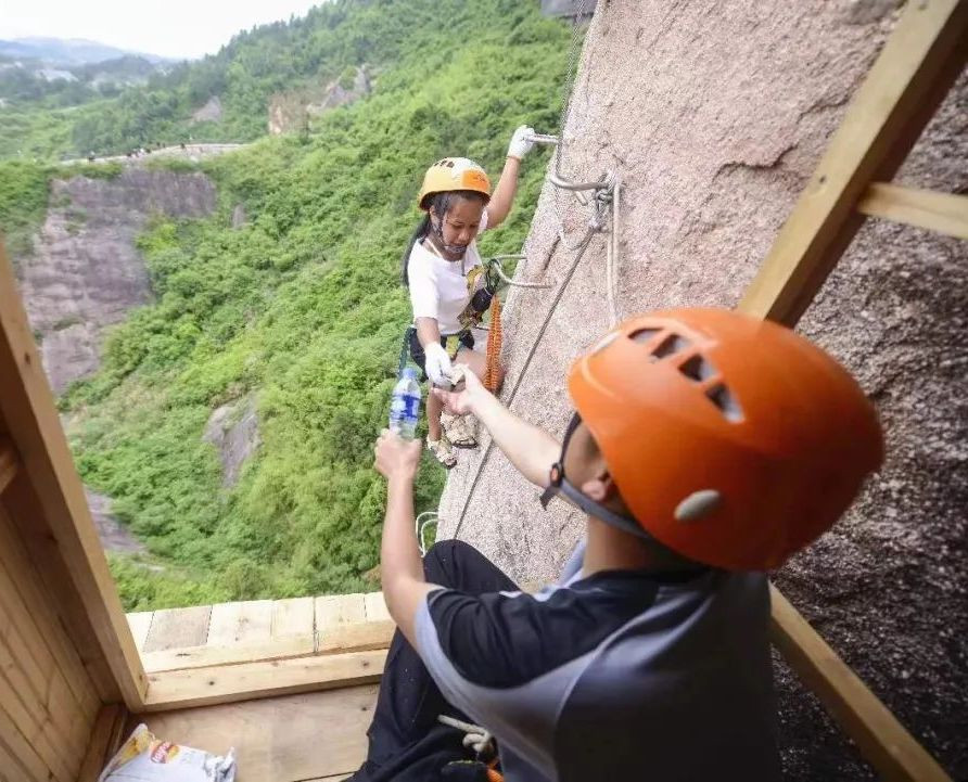 Cửa hàng có giá cả phải chăng dù ở vị trí khó khăn vận chuyển sản phẩm. Cửa hàng có giá cả phải chăng dù ở vị trí khó khăn vận chuyển sản phẩm.