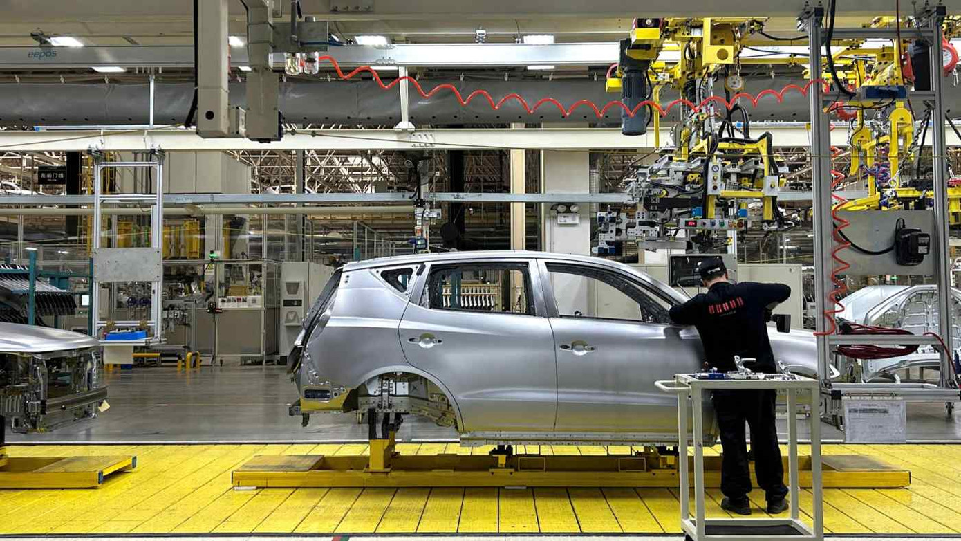 Trung Quốc tăng cường sản xuất chất bán dẫn cho xe điện. Trung Quốc tăng cường sản xuất chất bán dẫn cho xe điện.