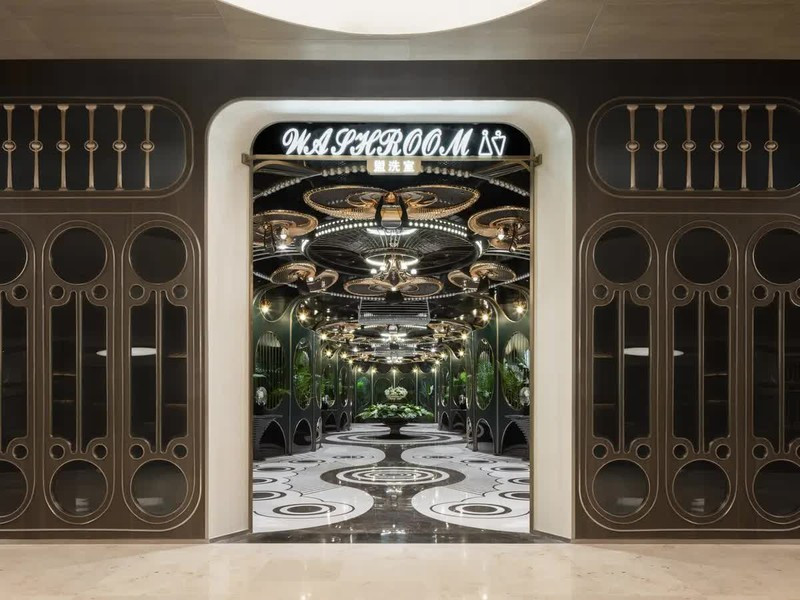 Lối vào nhà vệ sinh ở tầng 6 khu trung tâm mua sắm Deji Plaza.