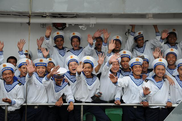 Thủy thủ đoàn chia tay đất liền trước giờ xuất phát