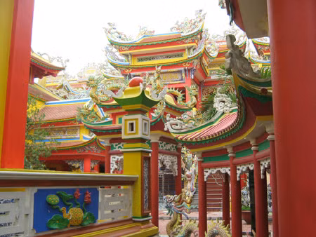 Sự xa hoa đến từ những kết cấu bên trong đền
