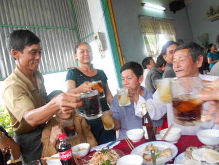 Hạnh phúc của ông Sướng khi được đoàn tụ với người thân