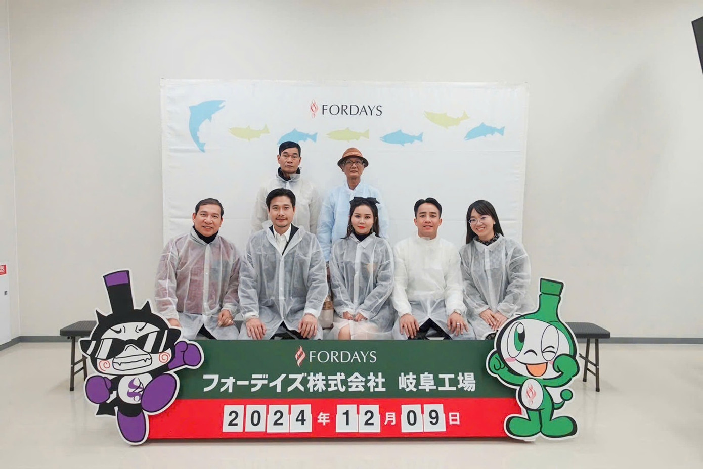 Chuyến đi còn có diễn viên Quang Thắng và Đỗ Duy Nam.