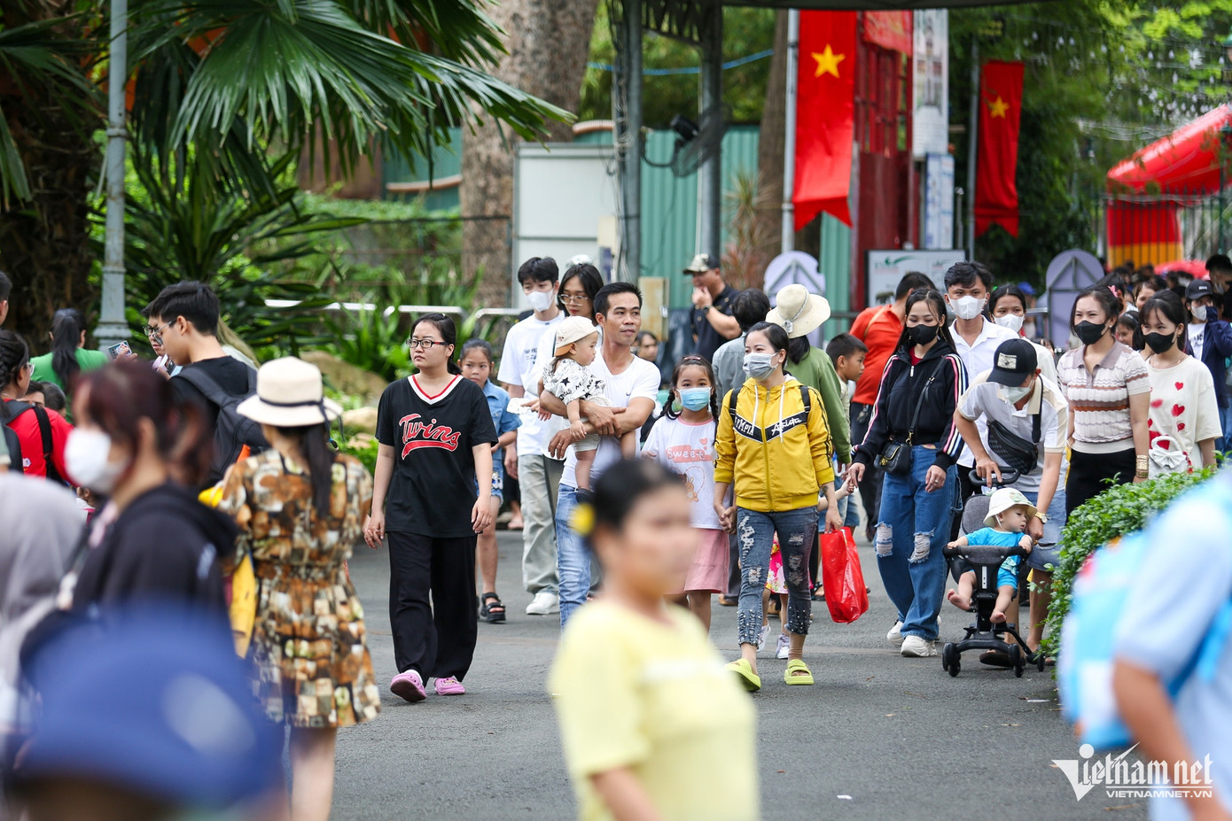 Năm 2014, UBND TPHCM có quyết định cho Công ty Thảo Cầm Viên Sài Gòn thuê 158.117m2 đất tại đây với mục đích sử dụng công cộng. Thời hạn thuê đất là 50 năm, tiền thuê mỗi năm 163,3 tỷ đồng. Tuy nhiên, trên thực tế, đơn vị quản lý Thảo Cầm Viên Sài Gòn chỉ sử dụng khoảng 5.600m2 và đã đóng tiền hằng năm.