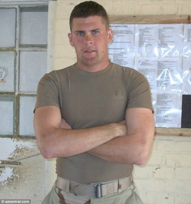 Ông Justin Stanfield Thomas, 35 tuổi có thể đã bị đứa con trai 4 tuổi nổ súng bắn chết. Ông Justin Stanfield Thomas, 35 tuổi đã bị đứa con trai 4 tuổi nổ súng bắn chết