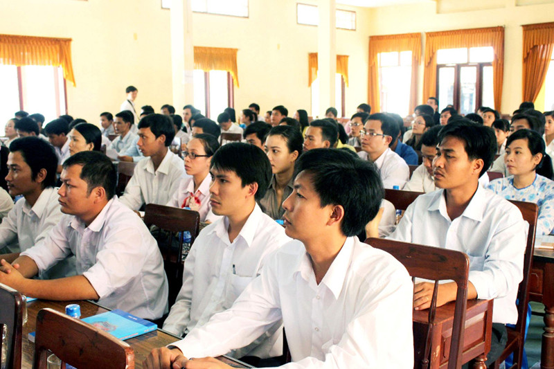 Trí thức trẻ tập huấn trước khi về làm Phó Chủ tịch xã. Ảnh: N.H