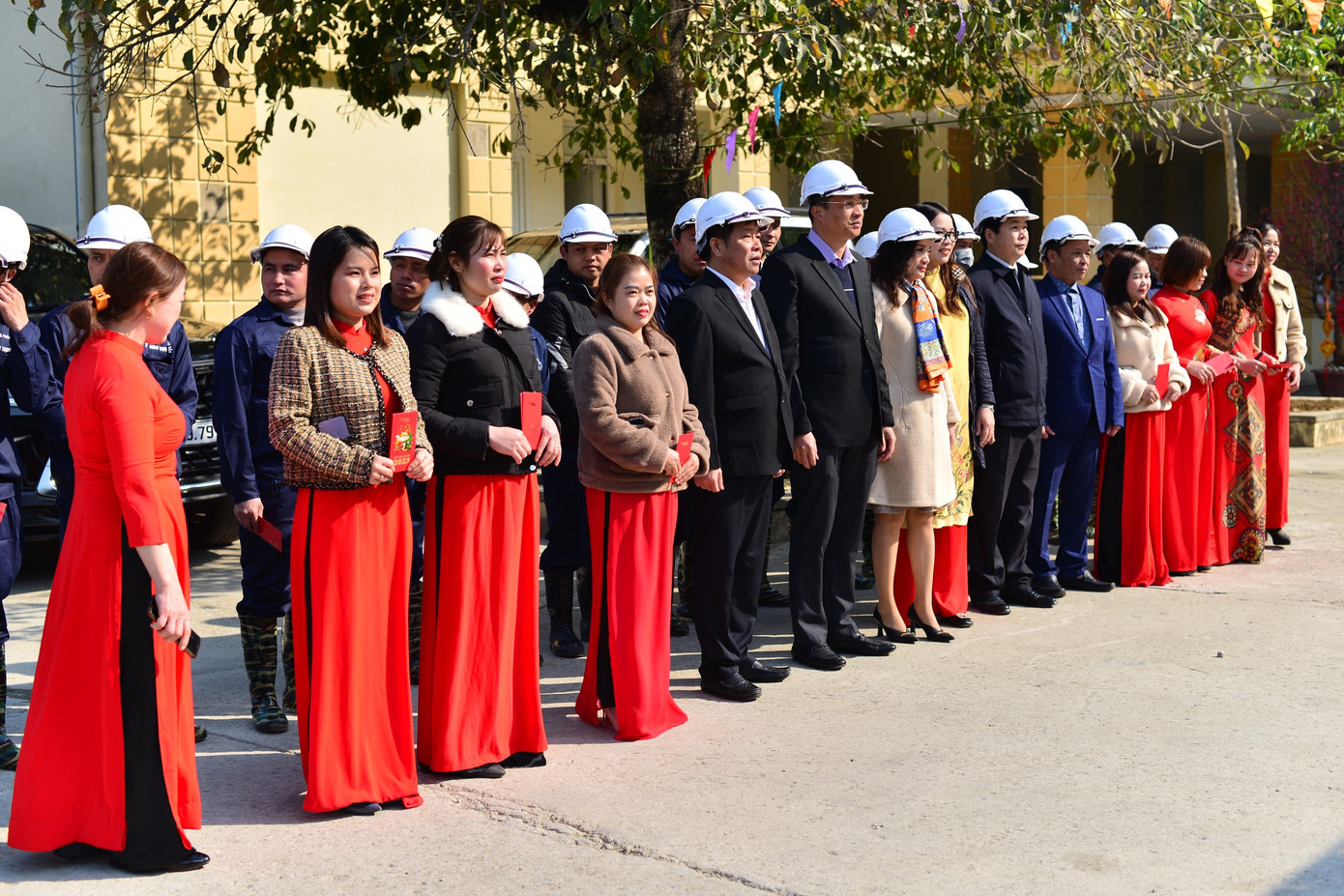 Các đại biểu tham dự lễ ra quân