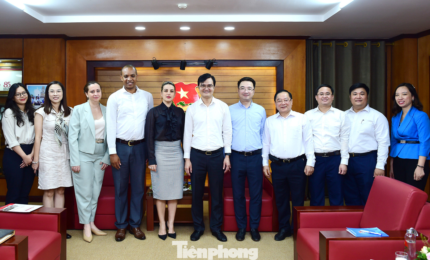 Đại biểu T.Ư Đoàn thanh niên Việt Nam - Cuba tại buổi tiếp chụp ảnh lưu niệm. Ảnh: Xuân Tùng