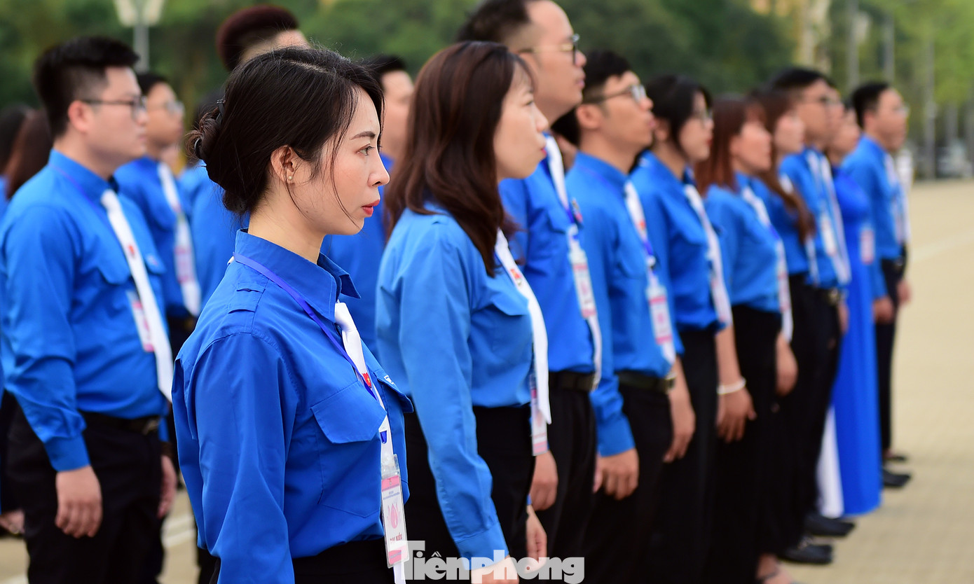 &quot;Chúng cháu đang nỗ lực trở thành thanh niên thời đại mới với tâm trong, trí sáng và hoài bão lớn. Chúng cháu tâm niệm rằng, dưỡng tâm trong không gì hơn noi theo đạo đức Bác Hồ, Nghĩ về Bác lòng ta trong sáng hơn; rèn trí sáng không gì bằng noi theo tấm gương học tập suốt đời của Bác để phụng sự Tổ quốc, phục vụ Nhân dân; xây hoài bão lớn không gì hơn là quyết tâm chung tay thực hiện cho bằng được mong ước của Bác, vì độc lập, tự do của Tổ quốc, vì ấm no, hạnh phúc của Nhân dân, quyết tâm xây dựng một nước Việt Nam xã hội chủ nghĩa giàu mạnh, hùng cường, sánh vai với các cường quốc năm châu&quot;, đại biểu Nguyễn Duy Sơn phát biểu.