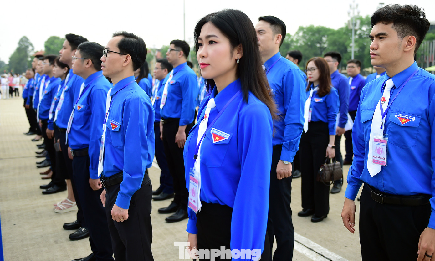 &quot;Chúng cháu đang nỗ lực trở thành thanh niên thời đại mới với tâm trong, trí sáng và hoài bão lớn. Chúng cháu tâm niệm rằng, dưỡng tâm trong không gì hơn noi theo đạo đức Bác Hồ, Nghĩ về Bác lòng ta trong sáng hơn; rèn trí sáng không gì bằng noi theo tấm gương học tập suốt đời của Bác để phụng sự Tổ quốc, phục vụ Nhân dân; xây hoài bão lớn không gì hơn là quyết tâm chung tay thực hiện cho bằng được mong ước của Bác, vì độc lập, tự do của Tổ quốc, vì ấm no, hạnh phúc của Nhân dân, quyết tâm xây dựng một nước Việt Nam xã hội chủ nghĩa giàu mạnh, hùng cường, sánh vai với các cường quốc năm châu&quot;, đại biểu Nguyễn Duy Sơn phát biểu.