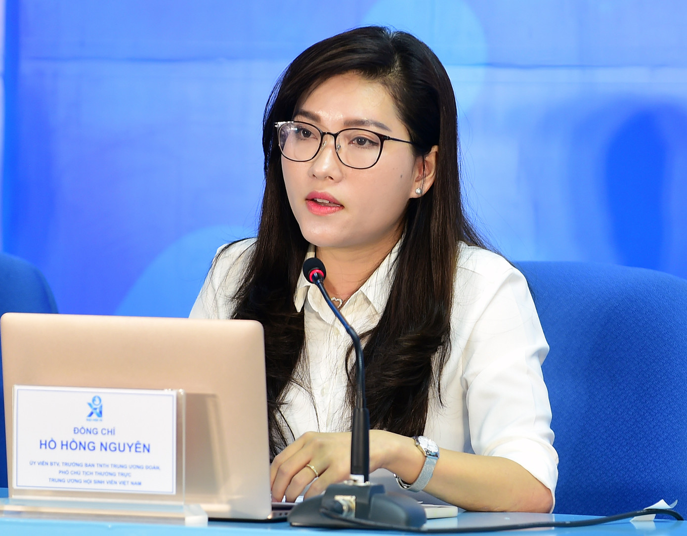 Chị Hồ Hồng Nguyên trao đổi tại chương trình. Ảnh: Xuân Tùng