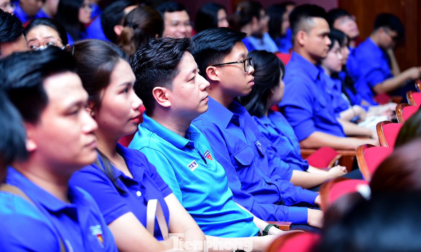 Các đại biểu tham gia chương trình sinh hoạt chính trị. Ảnh: Xuân Tùng Các đại biểu tham gia chương trình sinh hoạt chính trị. Ảnh: Xuân Tùng