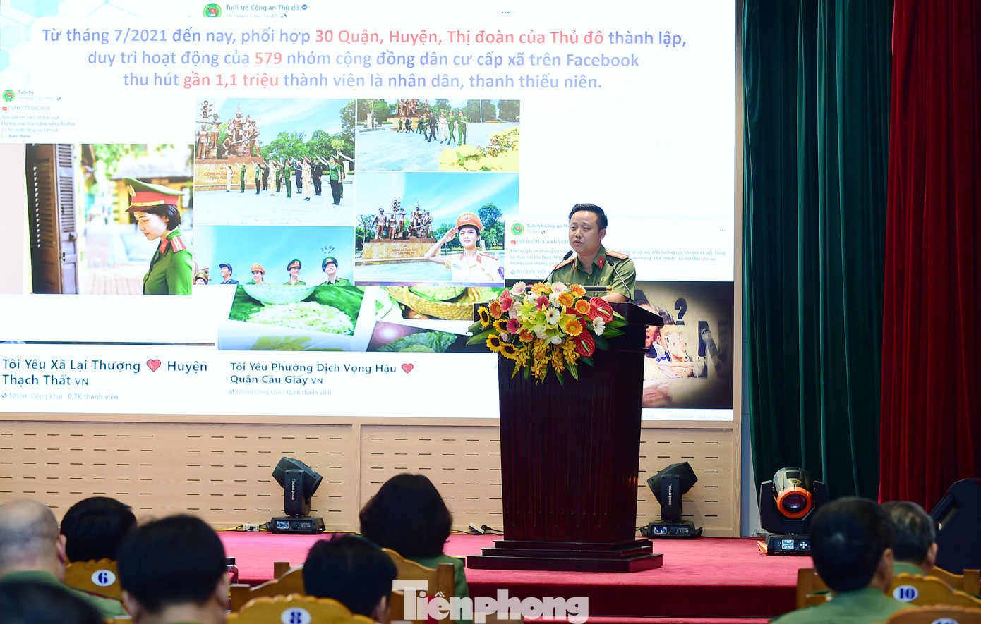 Hội nghị đã nghe đại diện nhiều đơn vị trong lực lượng CAND trình bày tham luận về việc thực hiện làm theo lời Bác. Ảnh: Xuân Tùng