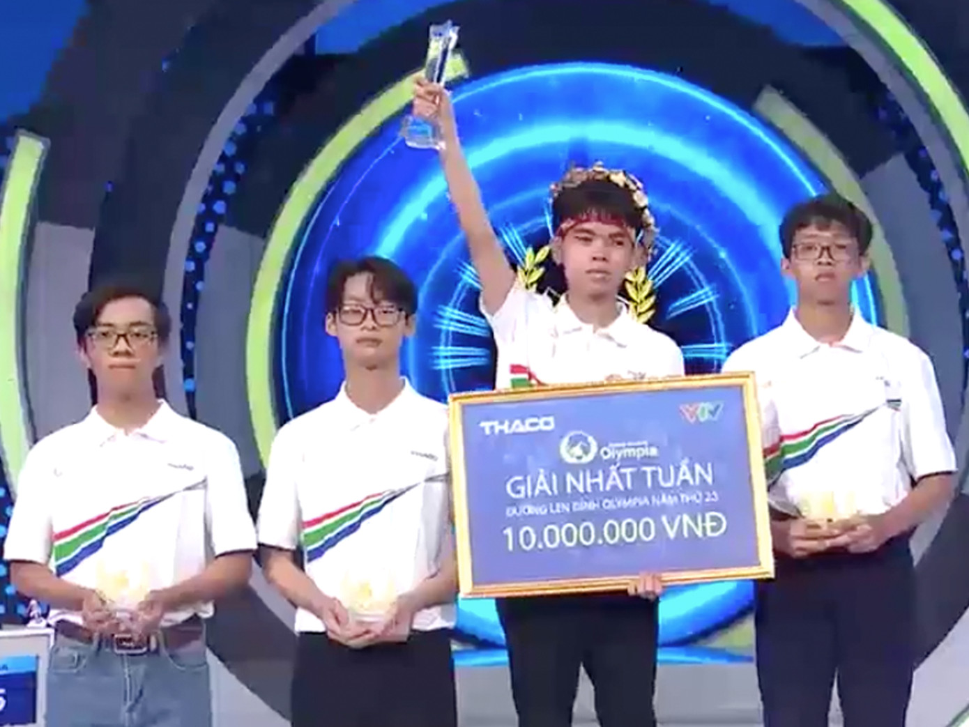 Công Nguyên ngược dòng ấn tượng để giành vòng nguyệt quế trận thi tuần. Công Nguyên ngược dòng ấn tượng để giành vòng nguyệt quế trận thi tuần.