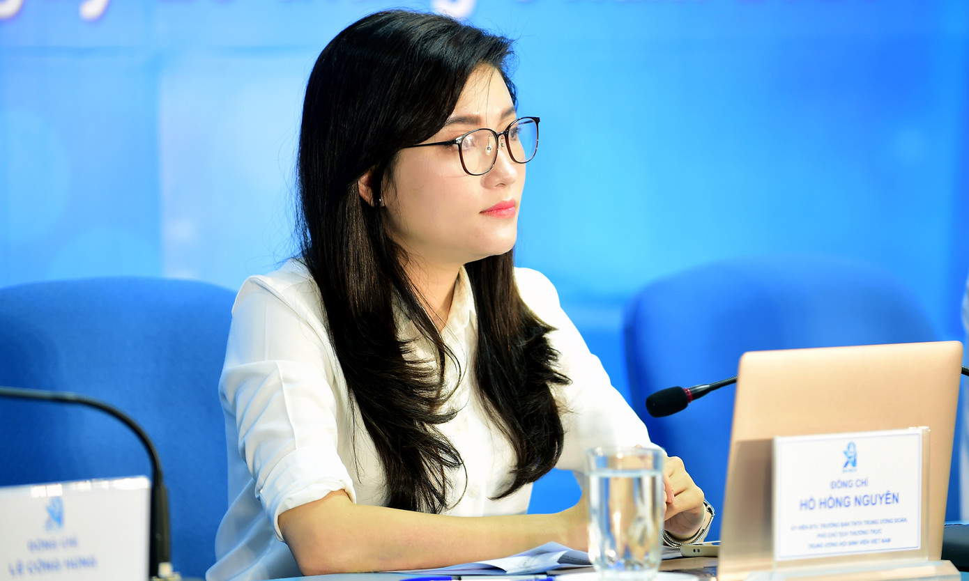 Cùng tham gia đối thoại tại chương trình có chị Hồ Hồng Nguyên, Phó Chủ tịch thường trực T.Ư Hội SVVN; anh Nguyễn Bá Cát, Phó Chủ tịch T.Ư Hội SVVN; anh Nguyễn Tiến Hưng, Phó Chủ tịch T.Ư Hội SVVN; anh Lê Công Hùng - Phó Chủ tịch T.Ư Hội SVVN. Ảnh: Xuân Tùng