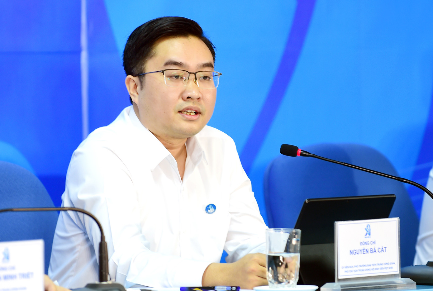 Cùng tham gia đối thoại tại chương trình có chị Hồ Hồng Nguyên, Phó Chủ tịch thường trực T.Ư Hội SVVN; anh Nguyễn Bá Cát, Phó Chủ tịch T.Ư Hội SVVN; anh Nguyễn Tiến Hưng, Phó Chủ tịch T.Ư Hội SVVN; anh Lê Công Hùng - Phó Chủ tịch T.Ư Hội SVVN. Ảnh: Xuân Tùng