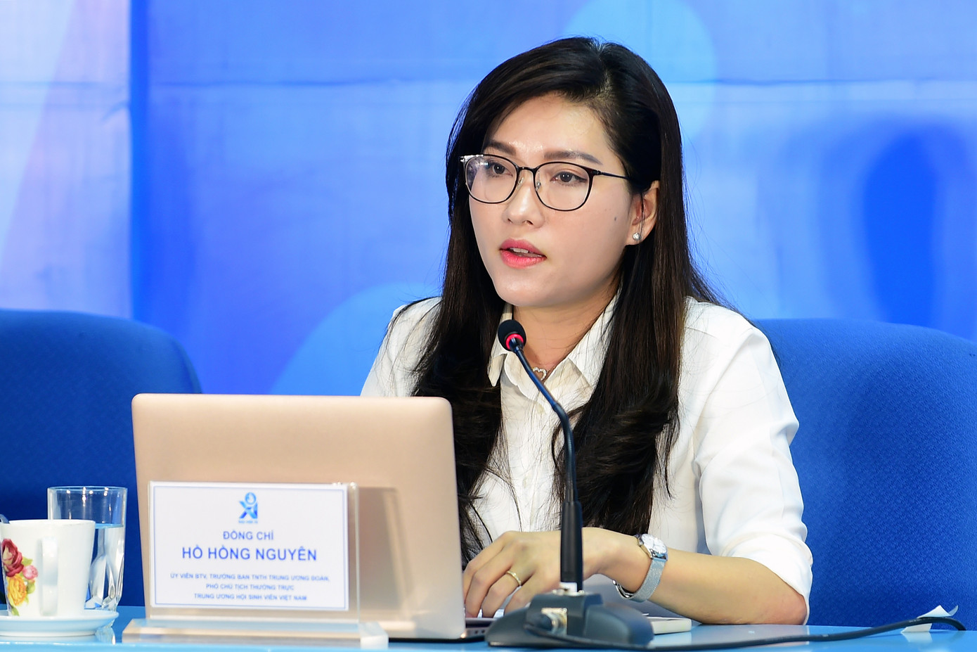 Cùng tham gia đối thoại tại chương trình có chị Hồ Hồng Nguyên - Ủy viên Ban Thường vụ, Trưởng Ban Thanh niên trường học T.Ư Đoàn, Phó Chủ tịch thường trực T.Ư Hội SVVN; anh Nguyễn Bá Cát - Ủy viên Ban Chấp hành, Phó Trưởng Ban Thanh niên trường học T.Ư Đoàn, Phó Chủ tịch T.Ư Hội SVVN; anh Nguyễn Tiến Hưng - Ủy viên Ban Chấp hành T.Ư Đoàn, Phó Chủ tịch T.Ư Hội SVVN, Chủ tịch Hội SVVN TP. Hà Nội; anh Lê Công Hùng - Phó Chủ tịch T.Ư Hội SVVN, Chủ tịch Hội SVVN TP. Đà Nẵng (thứ tự lần lượt từ trái qua phải, từ trên xuống) Ảnh: Xuân Tùng