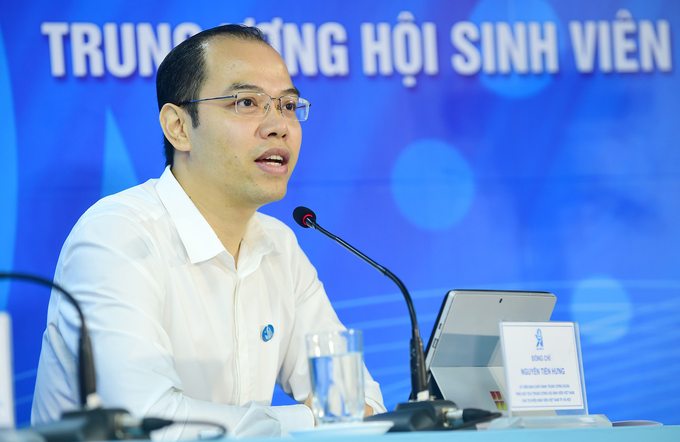 Cùng tham gia đối thoại tại chương trình có chị Hồ Hồng Nguyên, Phó Chủ tịch thường trực T.Ư Hội SVVN; anh Nguyễn Bá Cát, Phó Chủ tịch T.Ư Hội SVVN; anh Nguyễn Tiến Hưng, Phó Chủ tịch T.Ư Hội SVVN; anh Lê Công Hùng - Phó Chủ tịch T.Ư Hội SVVN. Ảnh: Xuân Tùng