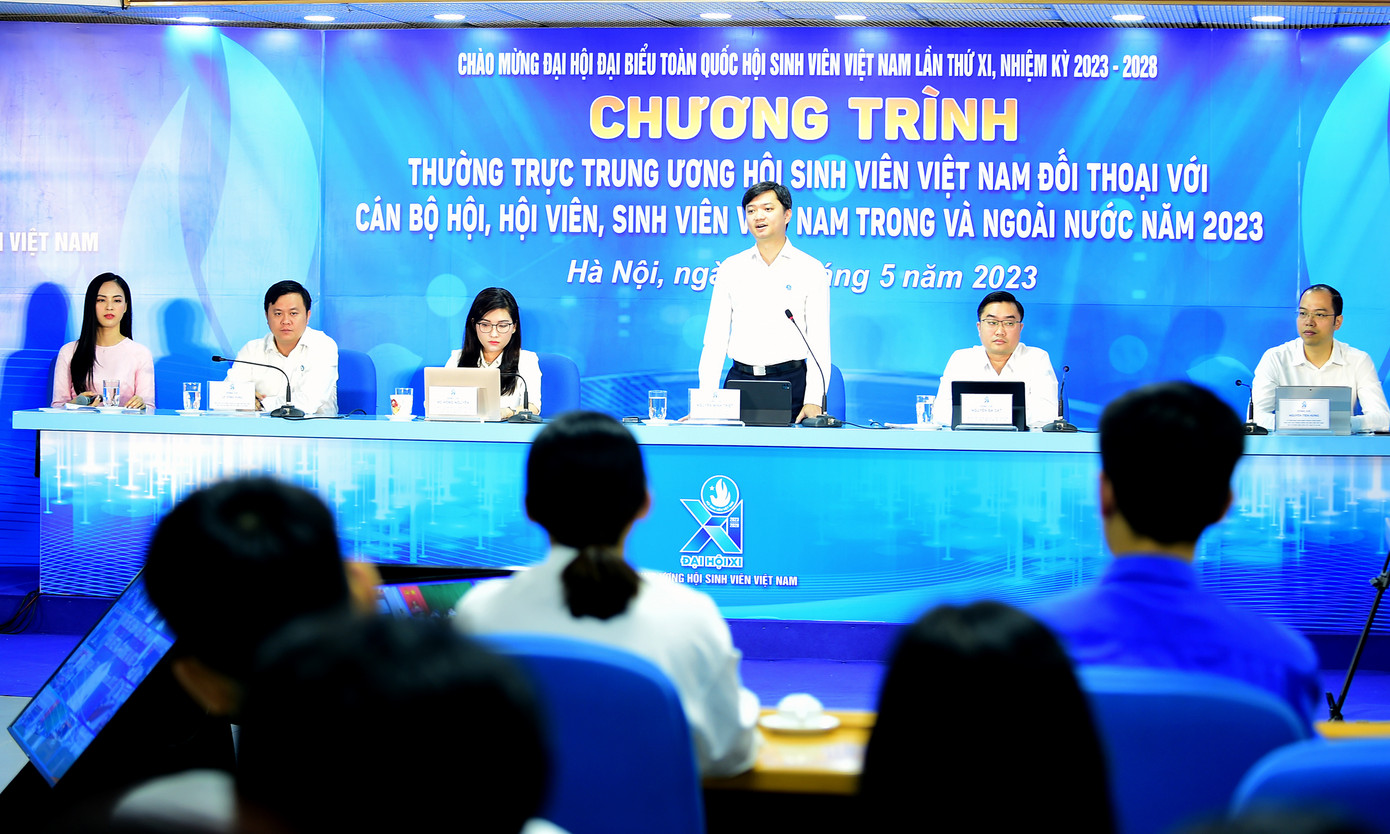 Chương trình diễn ra theo hình thức trực tiếp kết hợp trực tuyến. Điểm cầu chính tại Hội trường 26-3, cơ quan Trung ương Đoàn. Ảnh: Xuân Tùng